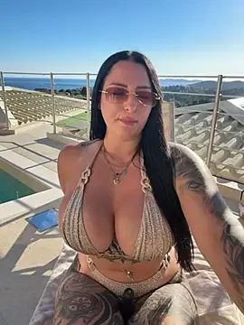 Mia-Bremer online show from June 5, 4:02 pm