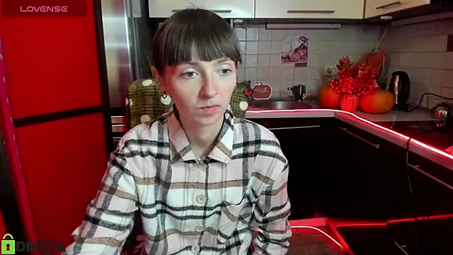 TayanaJons online show from October 6, 7:03 am