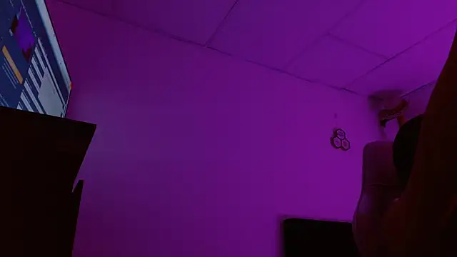 Dakota bumm online show from November 17, 8:31 pm