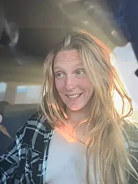 GoldenFlameGoddess online show from January 18, 4:03 pm