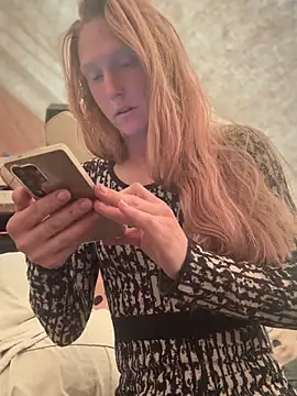 GoldenFlameGoddess online show from April 15, 4:51 pm