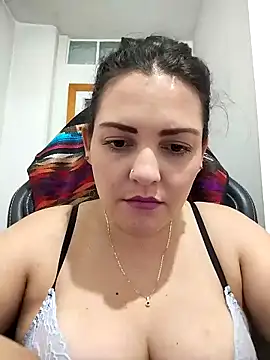 Mia Hampton online show from February 24, 10:30 pm