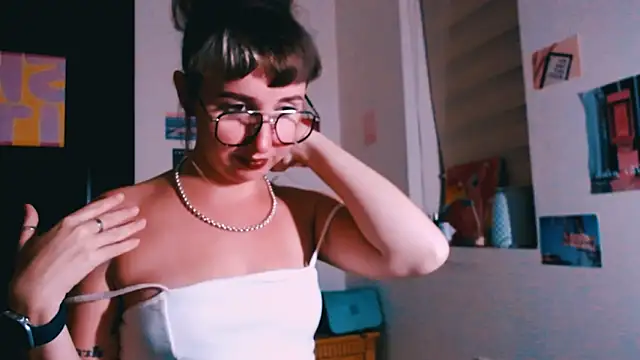 Cosmo Riri online show from April 24, 2:53 pm