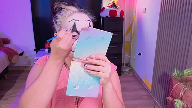 Cuttiealice online show from November 13, 5:01 pm