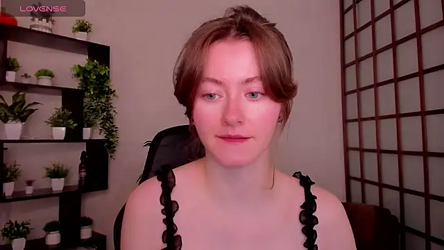 KateCuddle online show from February 13, 2:24 am