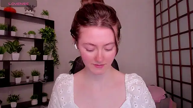 KateCuddle online show from February 18, 3:05 am