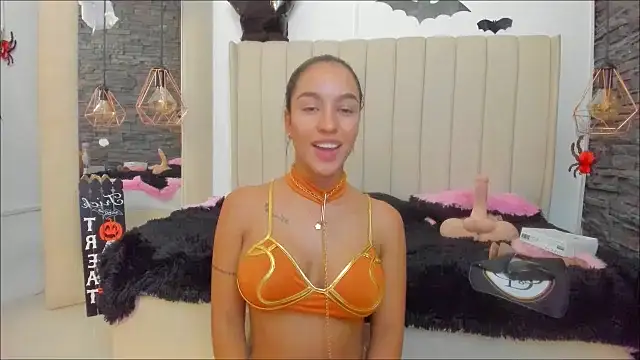 xiomara  cortes online show from October 29, 9:17 pm