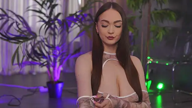 HotSkinnyX online show from March 29, 10:25 am