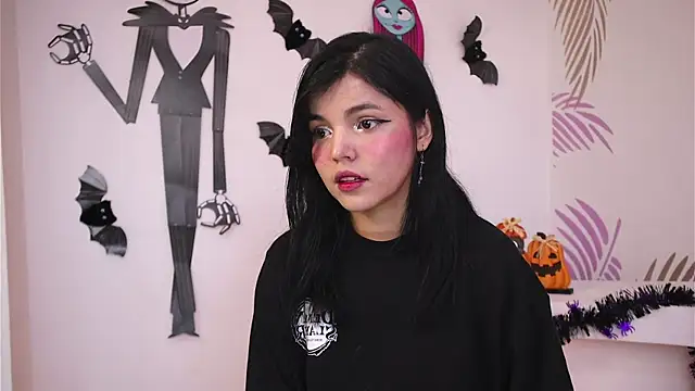 Snapshot of dianebleu chatting on October 18, 1:36 pm dianebleu online show from October 18, 1:36 pm