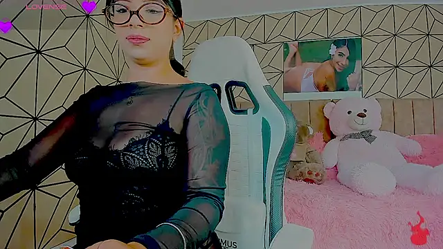 vane lopez  online show from April 4, 6:51 pm