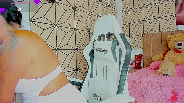 vane lopez  online show from April 15, 7:14 pm