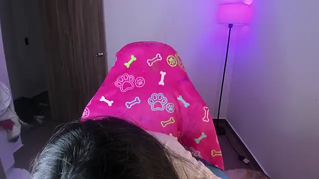 Emily Nicole online show from November 30, 7:07 pm