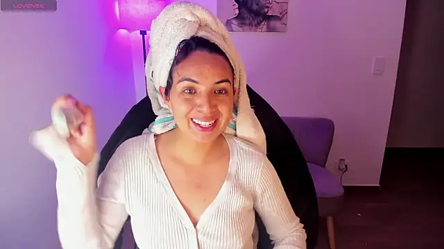 Emily Nicole online show from May 30, 1:25 am