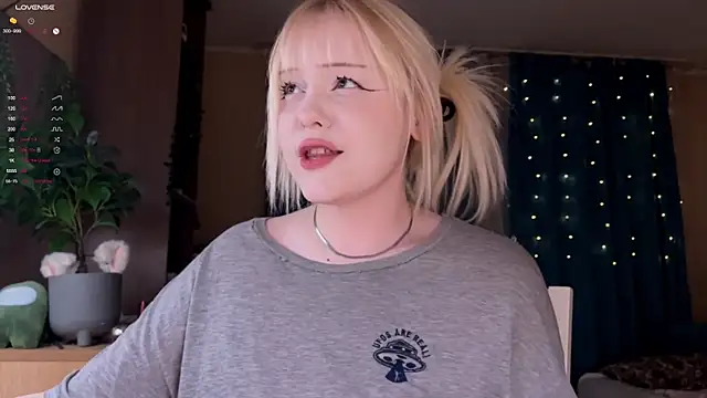 LisaLaas online show from February 5, 8:45 pm