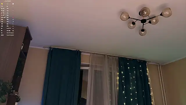 LisaLaas online show from April 28, 9:18 pm