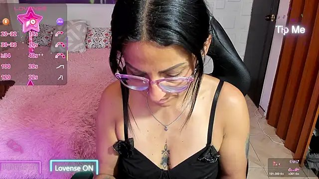 alma blue online show from April 11, 10:57 pm