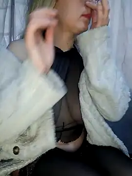 dolcehelena993 online show from January 6, 11:47 am