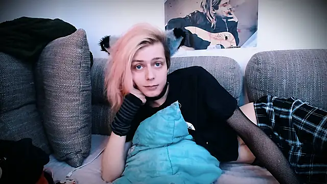 Littlepinkcat online show from October 27, 2:45 pm