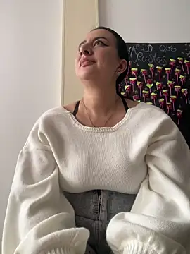 Abril Luv online show from September 18, 1:20 pm