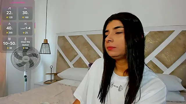 ZiaCalifa online show from March 27, 2:40 pm