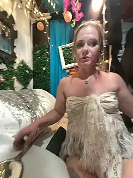 SummerBlueMoon online show from April 13, 9:21 am