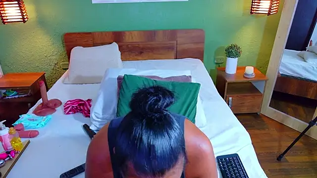 dannaahbrown online show from March 27, 2:18 pm