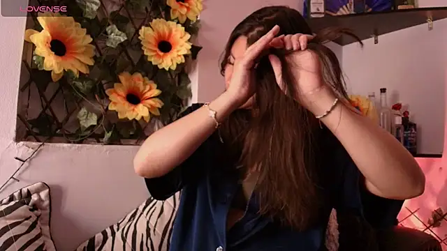 kisstarxxx online show from April 17, 5:42 am