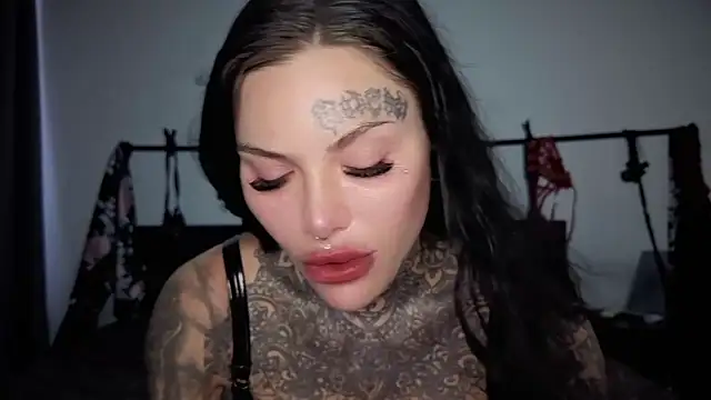 claudiacvc95 online show from April 18, 8:17 am