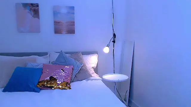 Summer Finn online show from April 7, 7:38 pm