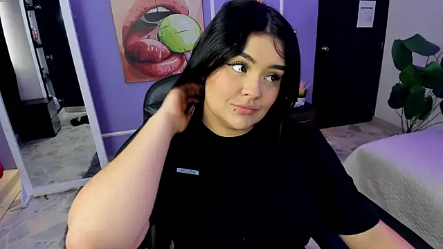 martinasaez online show from November 24, 8:33 pm