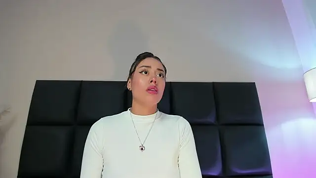 NoraDasilva online show from April 14, 12:22 am