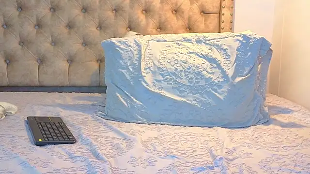 KeryHillson online show from November 27, 3:26 pm