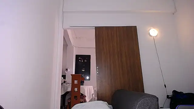 yselahot online show from February 21, 8:20 pm