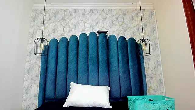 nalalye cruzz  online show from February 14, 3:08 am