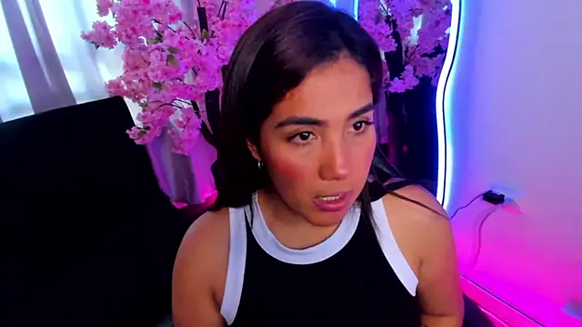 KAROLIVONNE online show from July 21, 9:15 pm