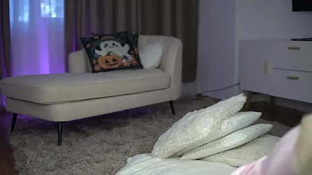 TiffanyMaze online show from October 30, 11:44 am