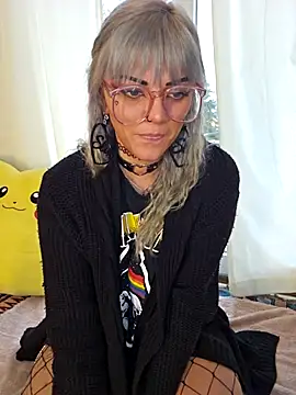 anyalikestosuck online show from January 6, 8:01 pm