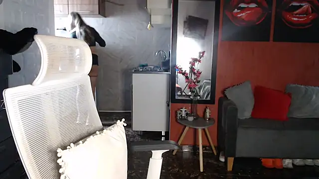 allifit01 online show from April 17, 1:02 pm