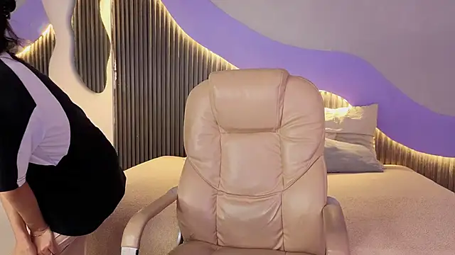 hot little bunny online show from February 2, 9:03 pm