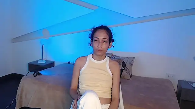 hot little bunny online show from December 21, 9:30 pm