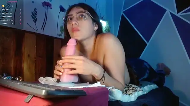Snapshot of DaMikaela_ chatting on October 1, 7:30 pm DaMikaela online show from October 1, 7:30 pm