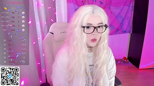 SelenaCute online show from April 27, 10:01 am