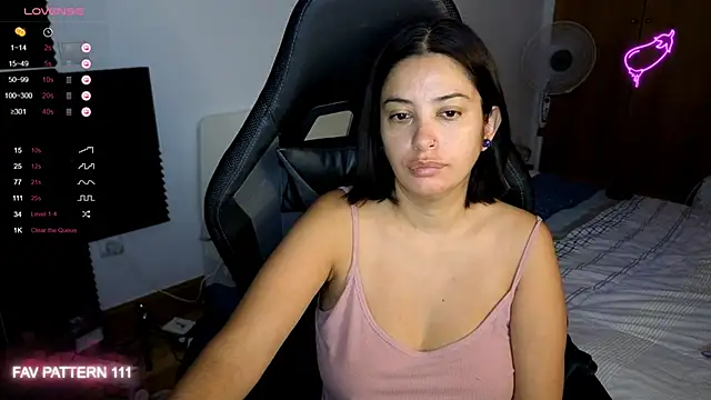 Snapshot of AnnaQueen chatting on October 11, 1:54 am AnnaQueen online show from October 11, 1:54 am
