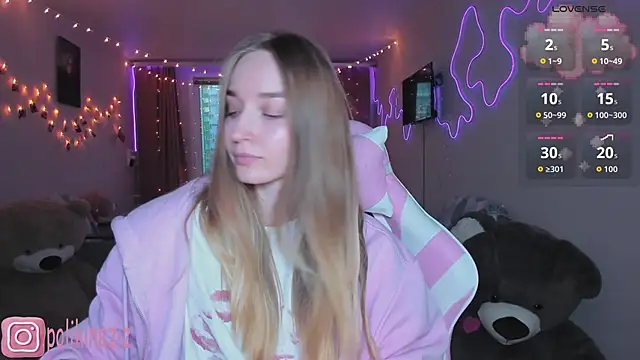 MoonDust online show from April 7, 4:20 pm