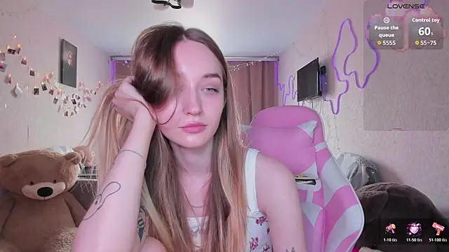 MoonDust online show from March 30, 12:38 pm