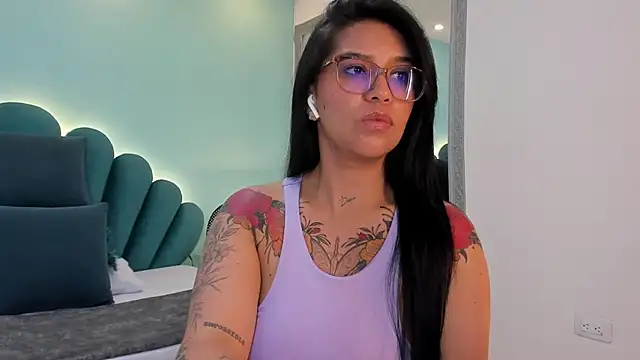 sharlott18 online show from March 6, 4:46 pm