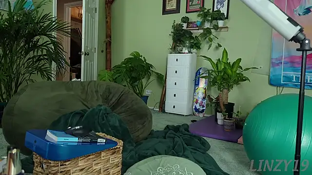 Linzy 19 online show from January 16, 4:58 pm