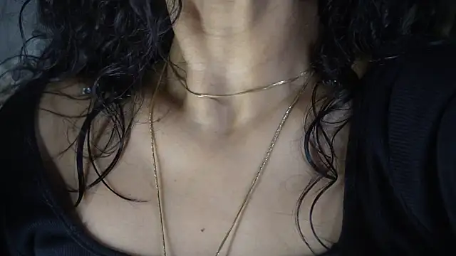 Snapshot of -AyeshaSinghania- chatting on October 3, 5:18 pm -AyeshaSinghania- online show from October 3, 5:18 pm