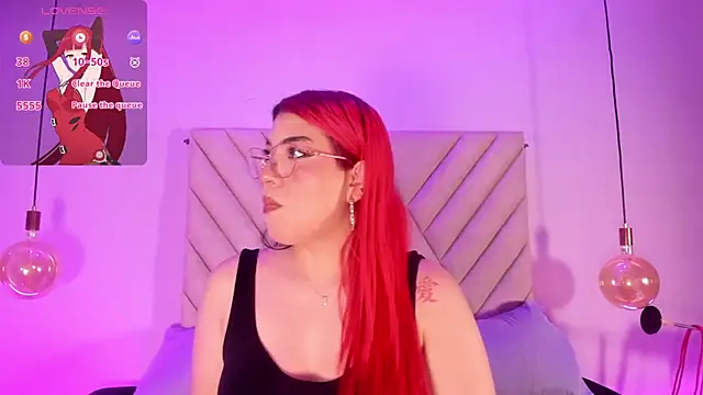 EmmaSwift  online show from April 13, 1:29 am