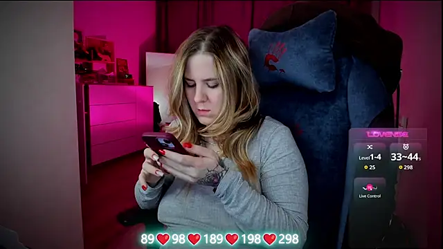 Olivia Munk online show from November 27, 4:48 am